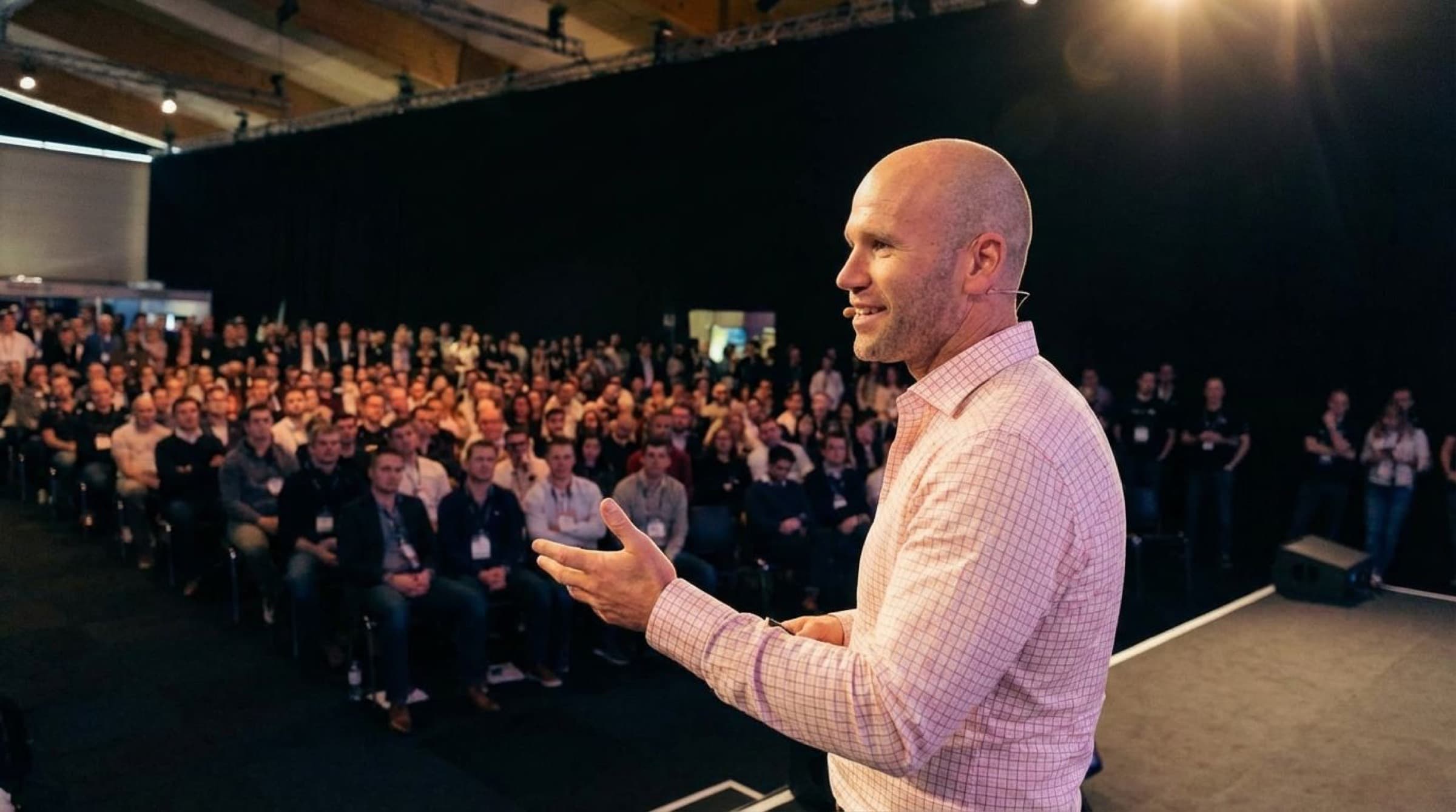 Moritz van Laack speaking at a keynote on stage